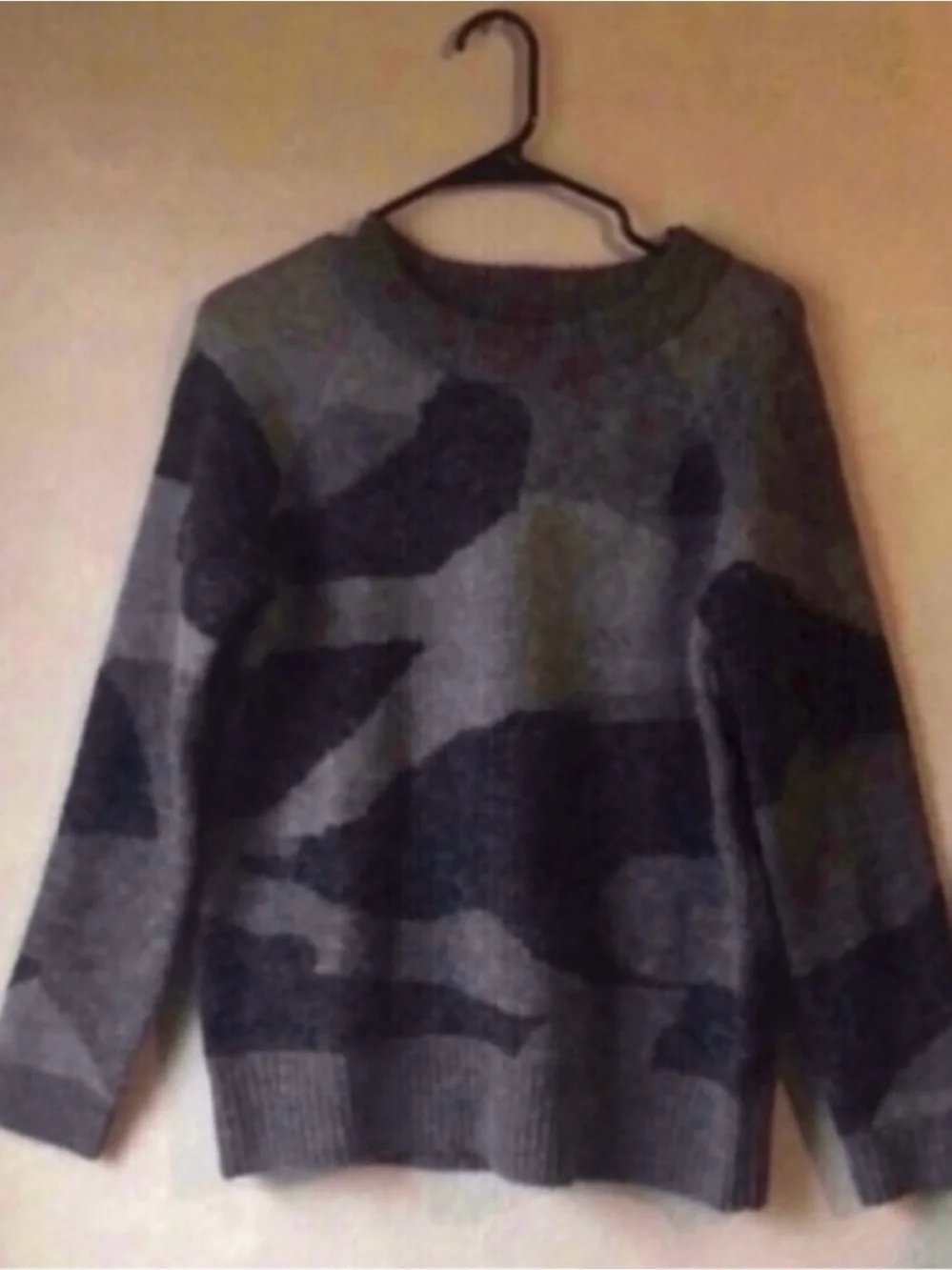New Cyrus Sweater Black & Gray Camouflage Pattern Crew Neck Casual Women’s Small